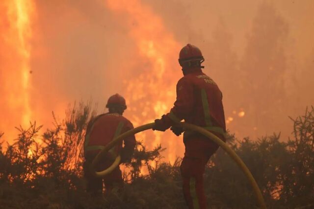 España y Francia luchan contra incendios mientras se acerca una nueva ola de calor