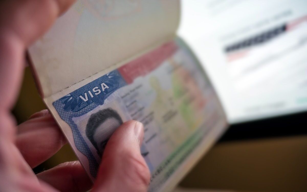 EU revocará visas a extranjeros que pidieron asilo tras entrar como turistas