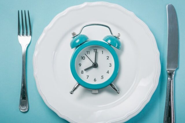 Dieta 16:8: el estudio que revela por qué este ayuno intermitente ayuda a mantener la pérdida de peso