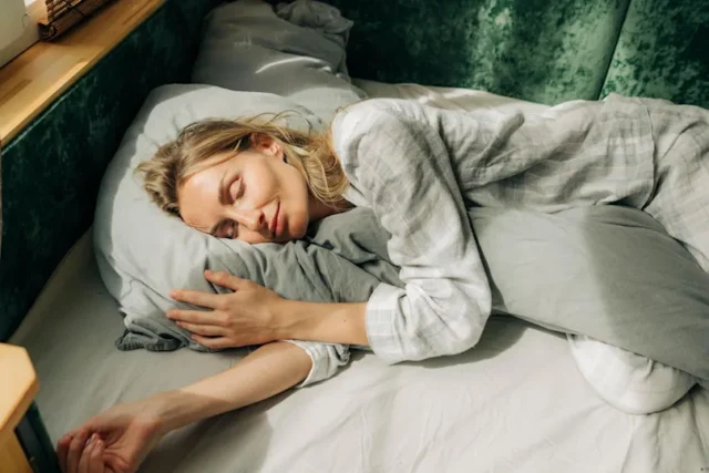 Melatonina o magnesio: cuál puede ayudarte a dormir mejor y qué dicen realmente los expertos